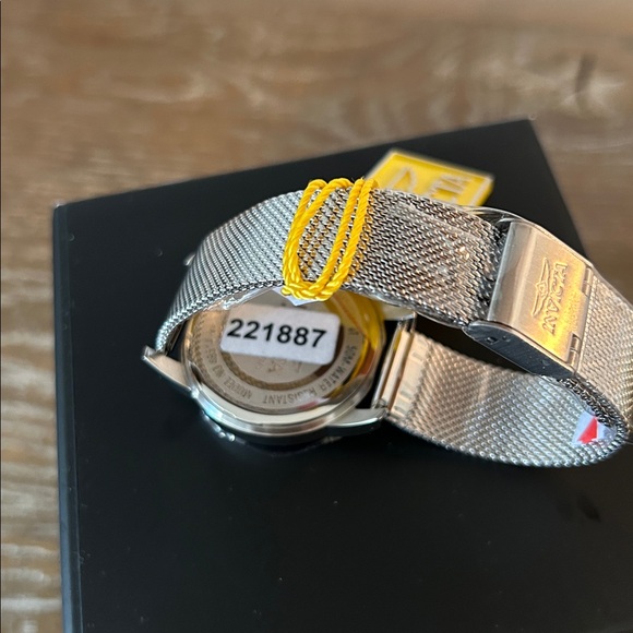 Invicta women’s Pink Dial with Silver Mesh Band Watch - Picture 4 of 6